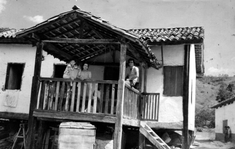 A Casa da Memória, com Dona Helena, irmã de Hamilton, e o neto Wagner.