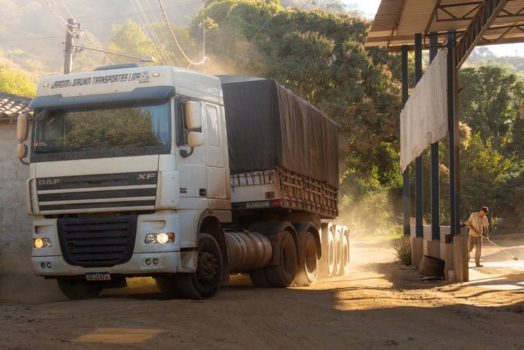 Transporte de carga na fazenda.